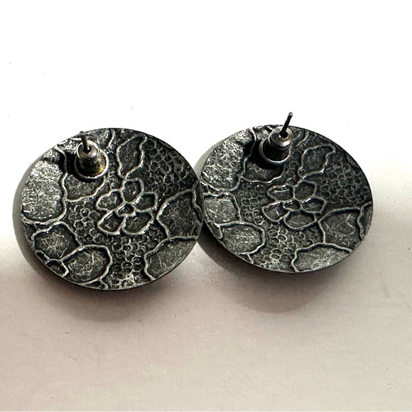 Vintage Round Textured Silver Gray & Purple Repousse Button Earrings - Picture 4 of 4